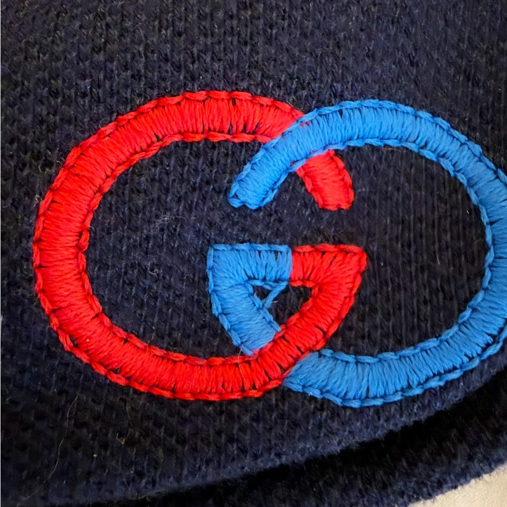 Authentic Gucci Bib - Picture 3 of 3